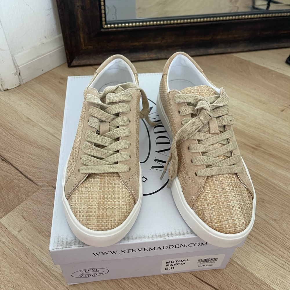 Steve Madden brand new mutual raffia  size 6